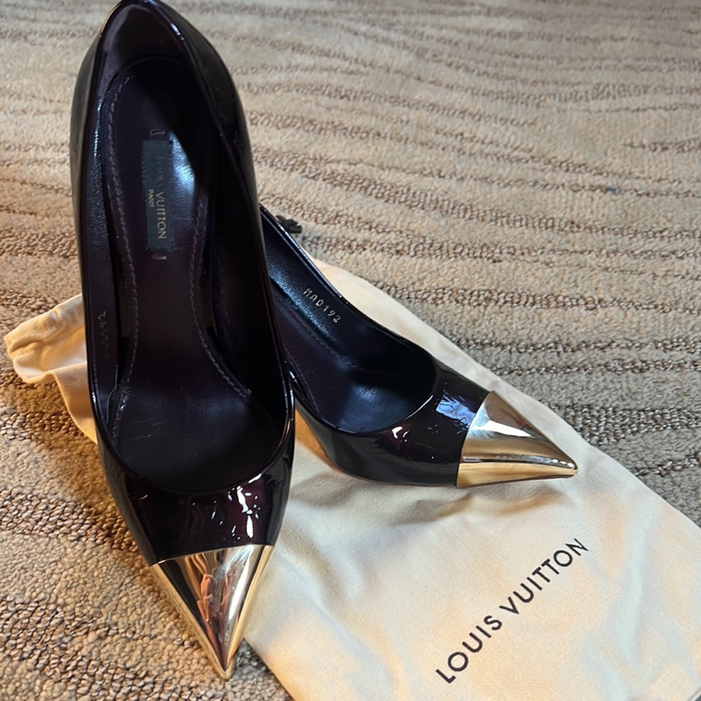 Louis Vuitton Gold Toe Amarante Pumps